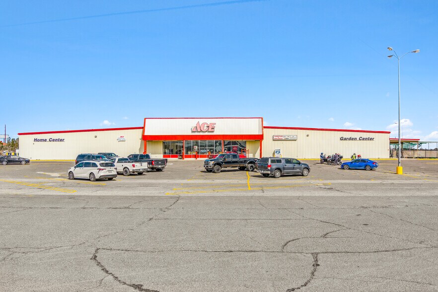 2100 W Dickinson Blvd, Fort Stockton, TX à vendre - Photo de l’immeuble – Image 2 sur 24