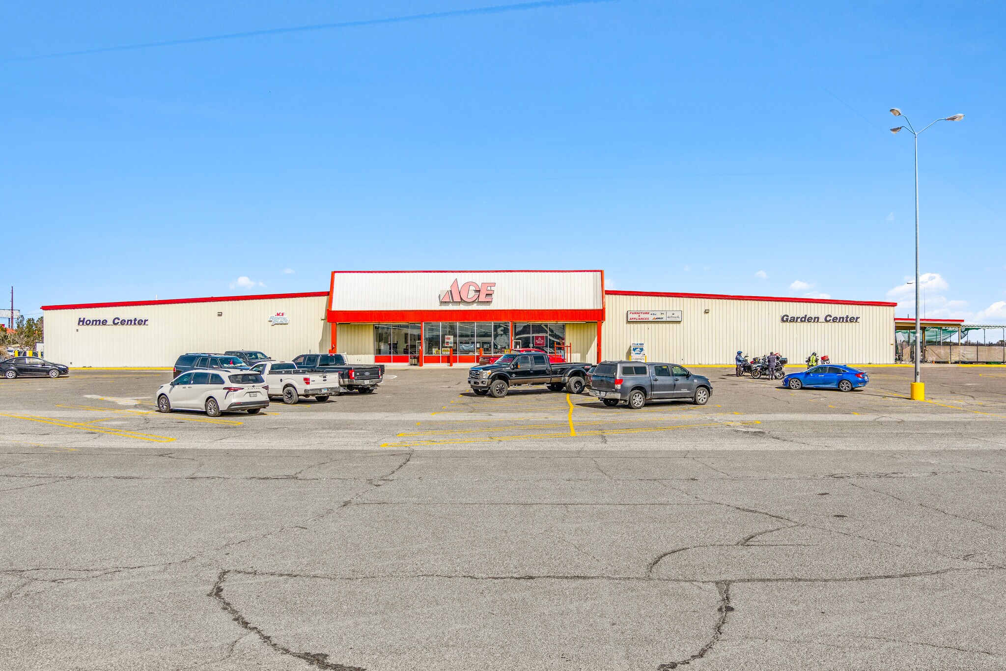 2100 W Dickinson Blvd, Fort Stockton, TX à vendre Photo de l’immeuble– Image 1 sur 25
