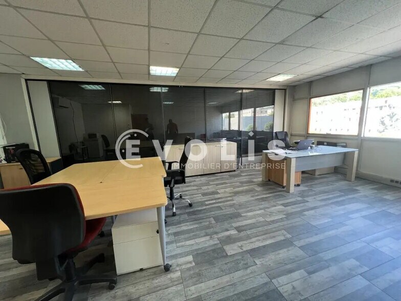 Bureau dans Neuilly-sur-Marne à louer - Photo de l’immeuble – Image 3 sur 6