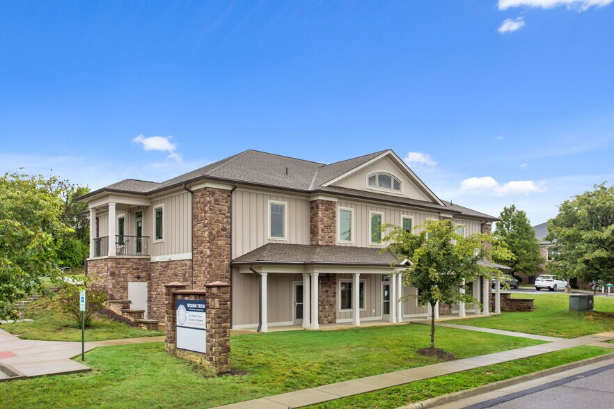 221 Osage Ln, Waynesboro, VA à louer - Photo de l’immeuble – Image 3 sur 24