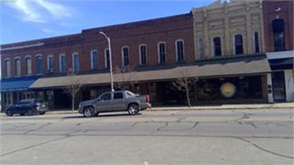 118-122 N. Detroit St., Lagrange, IN à vendre - Photo de l’immeuble – Image 2 sur 3