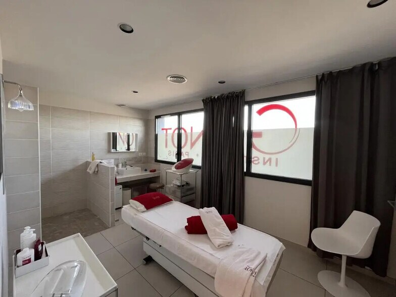 Bureau dans Le Pradet à vendre - Photo de l’immeuble – Image 3 sur 6