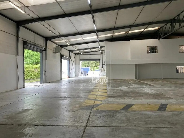 Local d'activités dans Morangis à vendre - Photo de l’immeuble – Image 2 sur 11