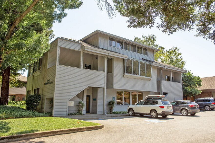 945 University Ave, Sacramento, CA à louer - Photo de l’immeuble – Image 2 sur 12