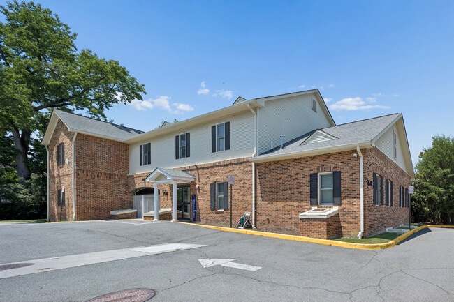 Plus de détails pour 3538 Moncure Ave, Falls Church, VA - Local commercial aux enchères