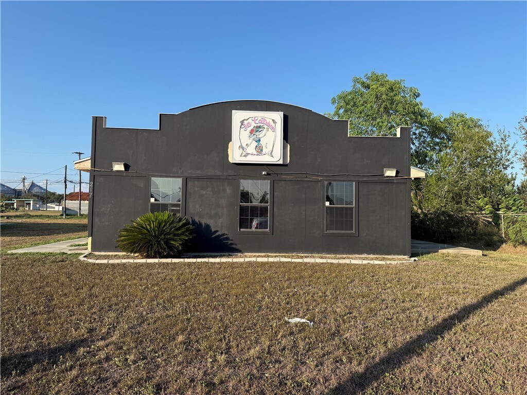 217 E Main St, Bishop, TX à vendre Photo principale– Image 1 sur 12