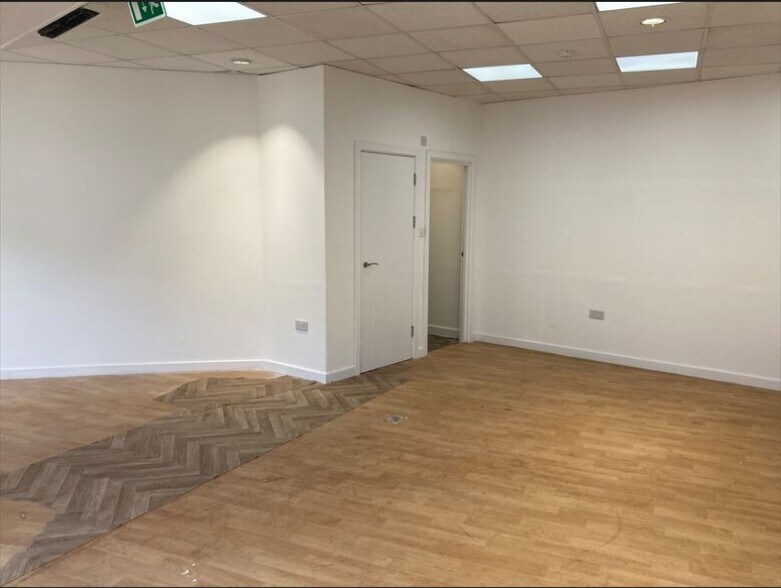 26 High Street, Leatherhead à louer - Photo intérieure – Image 2 sur 2