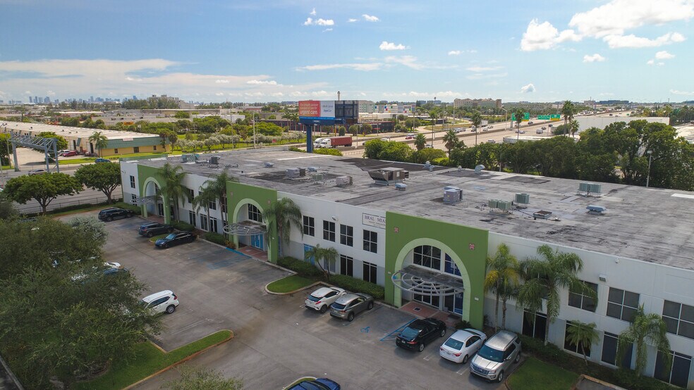 7770 NW 46th St, Doral, FL à vendre - Photo de l’immeuble – Image 2 sur 70