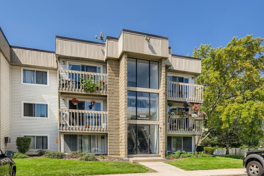 2344 John Smith Dr, Schaumburg, IL à vendre - Photo de l’immeuble – Image 2 sur 8