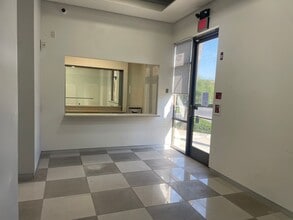 2071 Compton Ave, Corona, CA à louer Photo intérieure– Image 2 sur 9