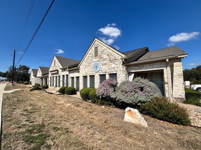 1500 W University Ave, Georgetown, TX à louer - Photo de l’immeuble – Image 2 sur 9