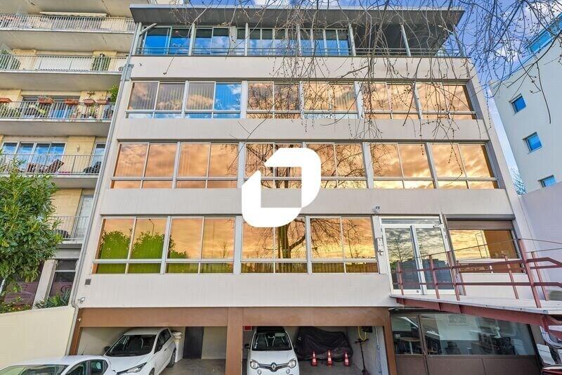 Bureau dans Courbevoie à vendre - Photo de l’immeuble – Image 1 sur 14