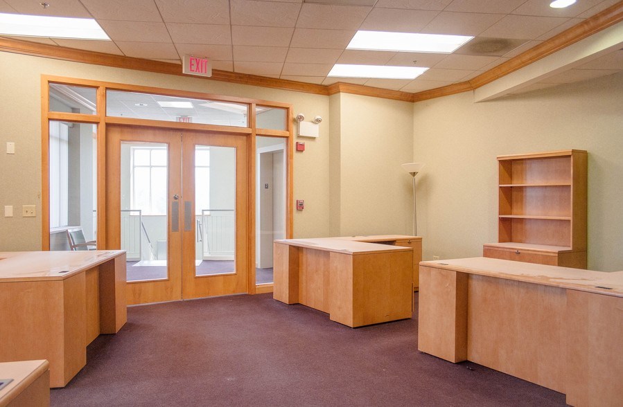 2019 Dean St, St Charles, IL à louer - Photo de l’immeuble – Image 3 sur 17
