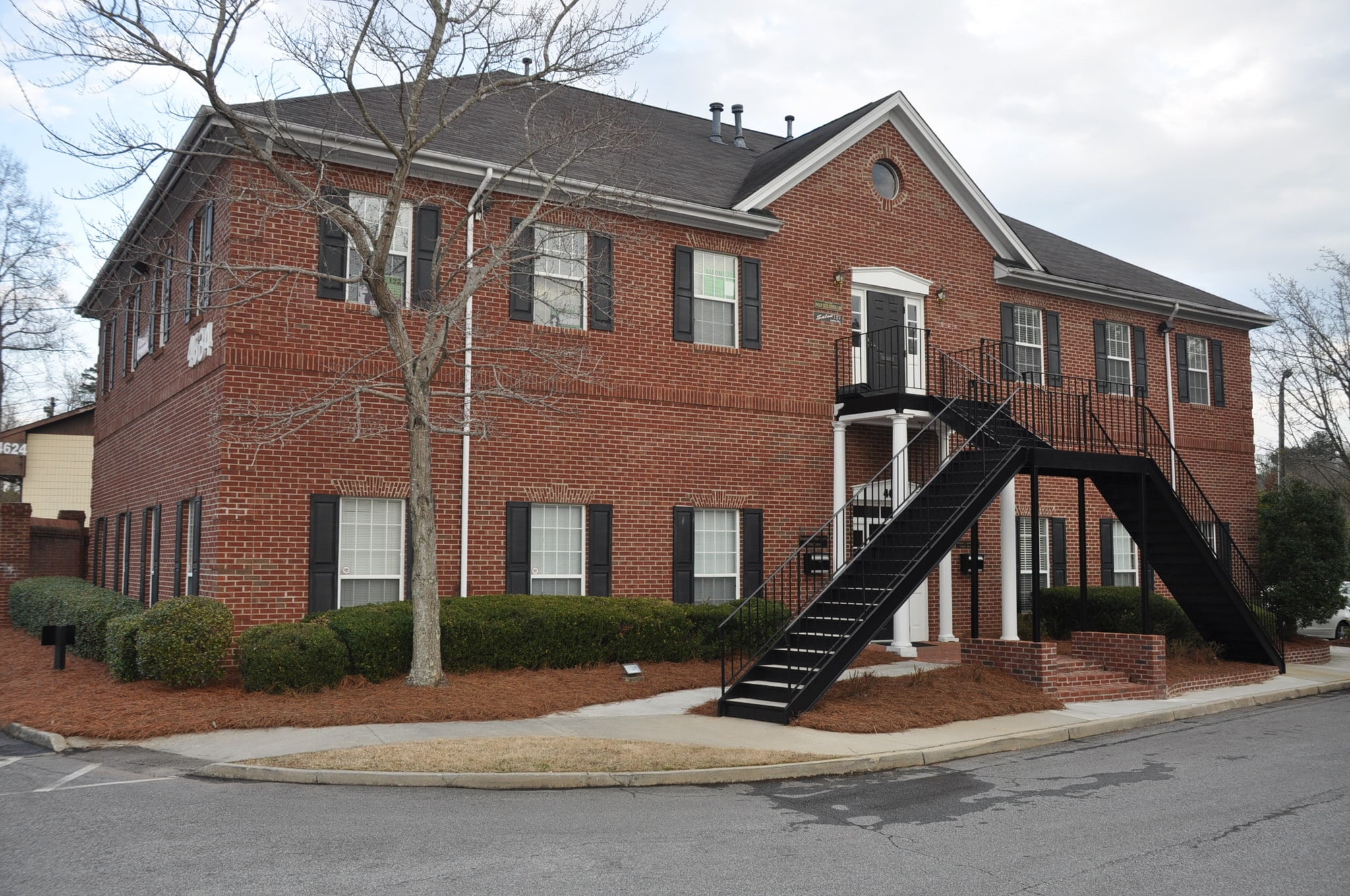 4634 Lawrenceville Hwy NW, Lilburn, GA à louer Photo principale– Image 1 sur 2