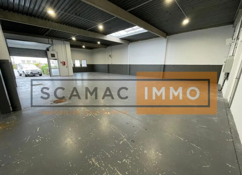 Local d’activités dans Lognes à louer - Photo de l’immeuble – Image 2 sur 10