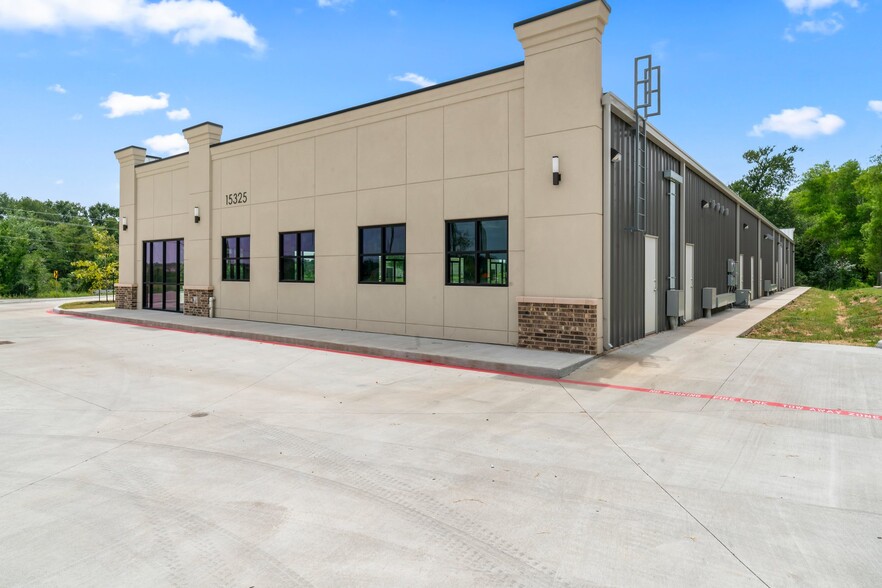 15325 Summit Park Dr, Montgomery, TX à vendre - Photo de l’immeuble – Image 2 sur 13
