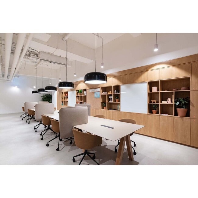 Plus de détails pour 132 Boulevard Michelet, Marseille - Coworking à louer