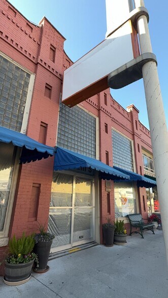 406 S Main St, Grapevine, TX à louer - Photo de l’immeuble – Image 2 sur 2