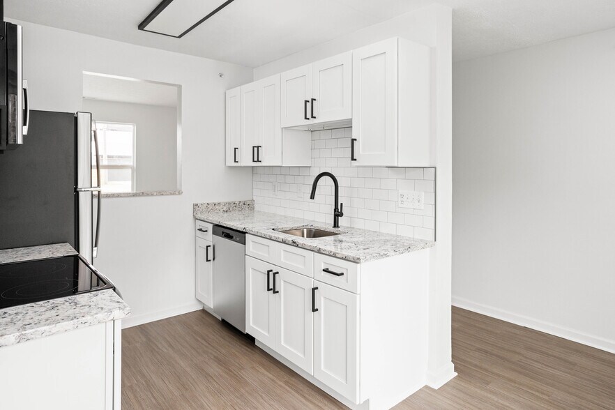 3821 Central Ave, Indianapolis, IN à vendre - Photo de l’immeuble – Image 3 sur 39
