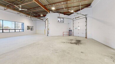 4000-4036 Boul De La Côte-Vertu, Montréal, QC à louer Numérisation 3D Matterport– Image 1 sur 4