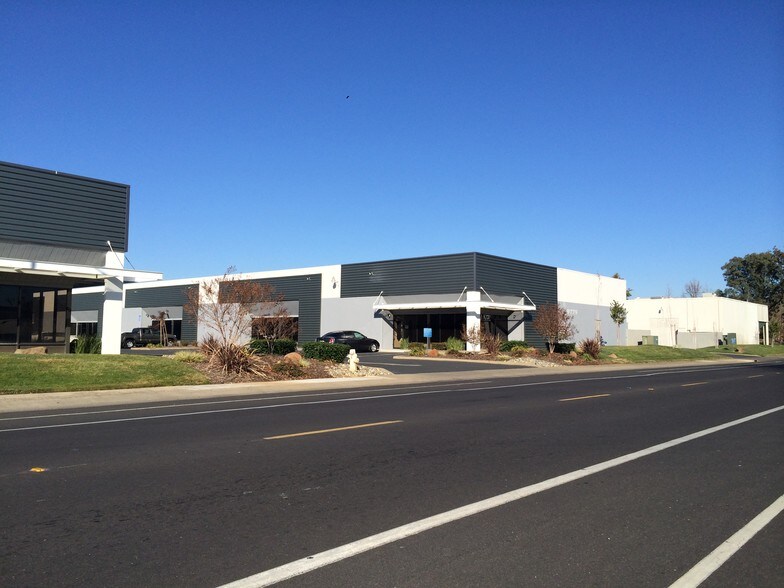 9779 Business Park Dr, Sacramento, CA à louer - Photo de l’immeuble – Image 3 sur 4