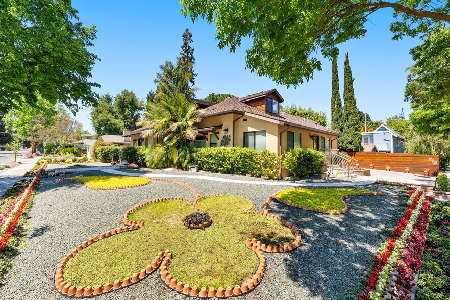 251 Middlefield Rd, Palo Alto, CA à vendre - Photo de l’immeuble – Image 2 sur 127