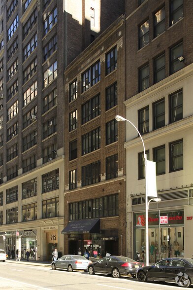 221 W 37th St, New York, NY à louer - Photo de l’immeuble – Image 3 sur 3