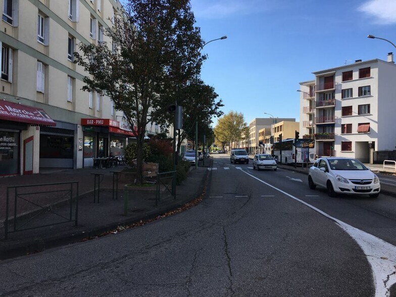 Local commercial dans Valence à vendre - Photo de l’immeuble – Image 2 sur 5
