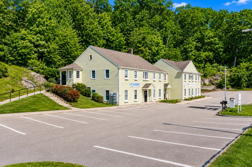 620 Norwich New London Tpke, Uncasville, CT à louer - Photo de l’immeuble – Image 2 sur 29