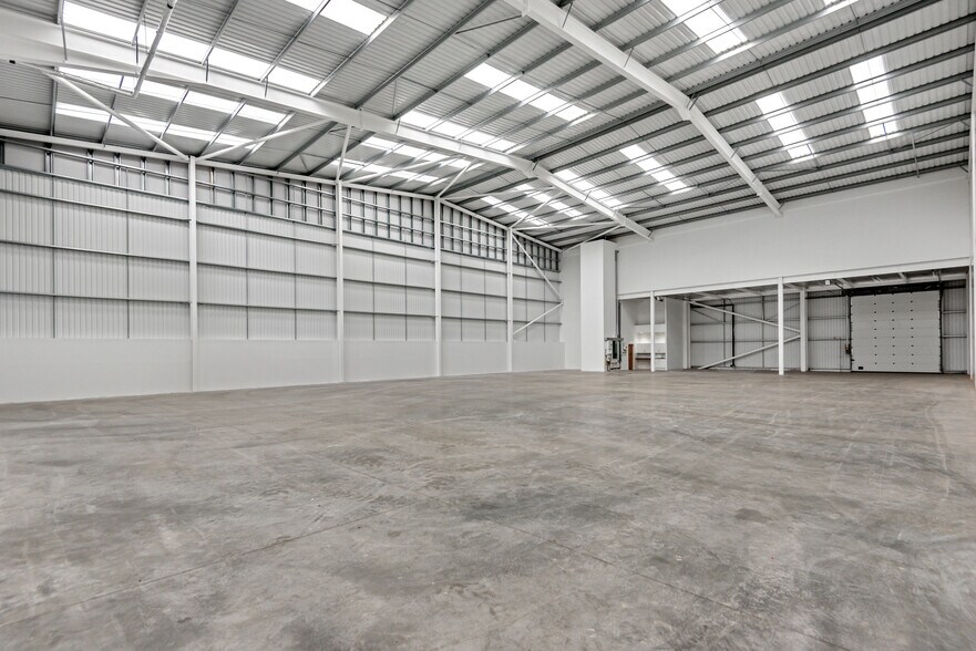 77-81 Bankhead Av, Edinburgh à louer - Photo de l’immeuble – Image 3 sur 8