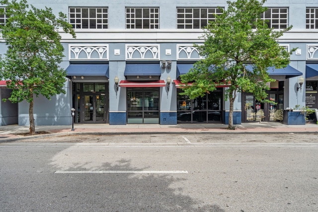 255 Evernia St, West Palm Beach, FL à louer Photo de l’immeuble– Image 1 sur 4