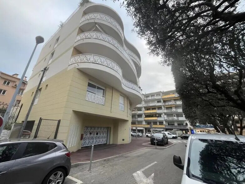 Local commercial dans Cagnes-sur-Mer à vendre - Photo de l’immeuble – Image 2 sur 6