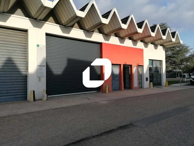 Plus de détails pour Bureau, Local d'activités à louer