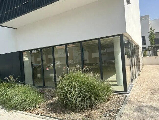 Plus de détails pour Local d’activités à vendre