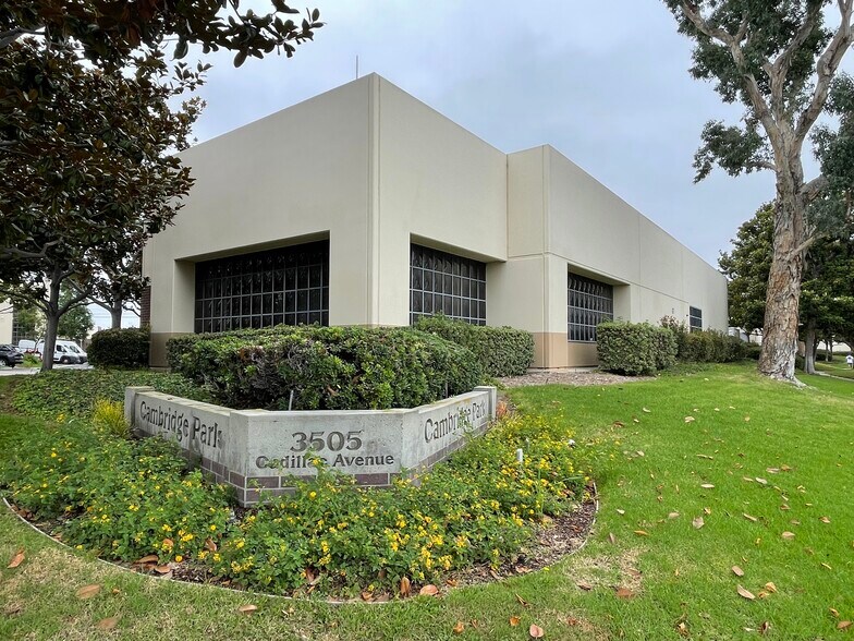 3505 Cadillac Ave, Costa Mesa, CA à vendre - Photo de l’immeuble – Image 3 sur 6