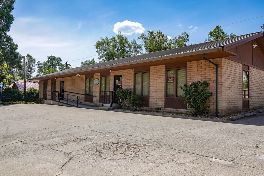 543 N Main St, Yreka, CA à vendre - Photo de l’immeuble – Image 2 sur 22