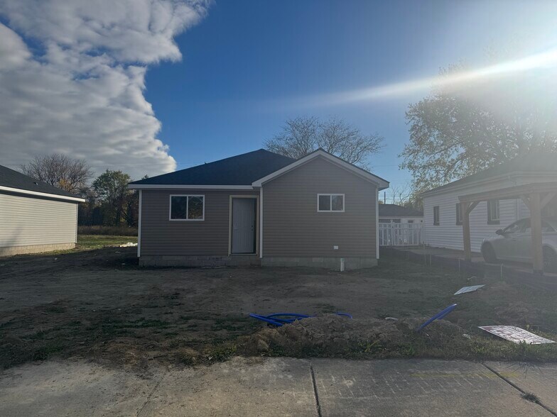 7x Wellington Ave + 21 Potential Studios portefeuille de 2 biens à vendre sur LoopNet.fr - Photo de l’immeuble – Image 1 sur 6