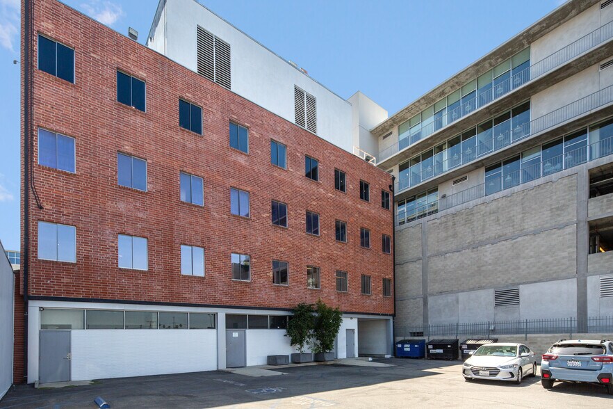 933 N La Brea Ave, Los Angeles, CA à louer - Photo de l’immeuble – Image 2 sur 4