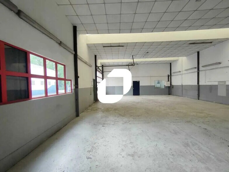 Local d'activités dans Jouy-en-Josas à vendre - Photo de l’immeuble – Image 3 sur 9