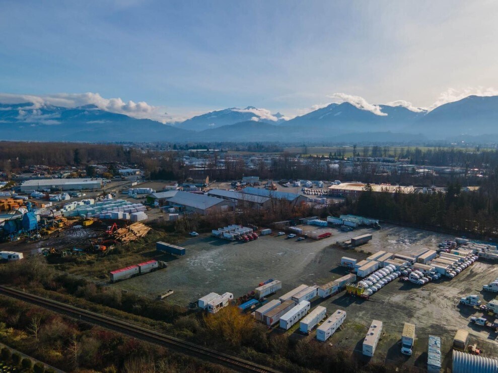 8072 Lickman Rd, Chilliwack, BC à louer Photo principale– Image 1 sur 3