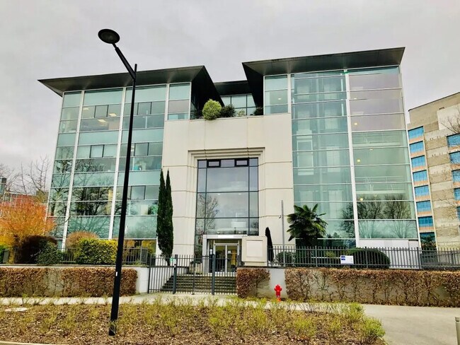 Plus de détails pour 3/8 Boulevard Des Chênes, Guyancourt - Bureau à louer