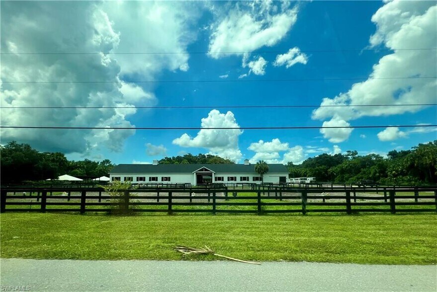 1303 Shady ln, Naples, FL à vendre - Photo de l’immeuble – Image 2 sur 4