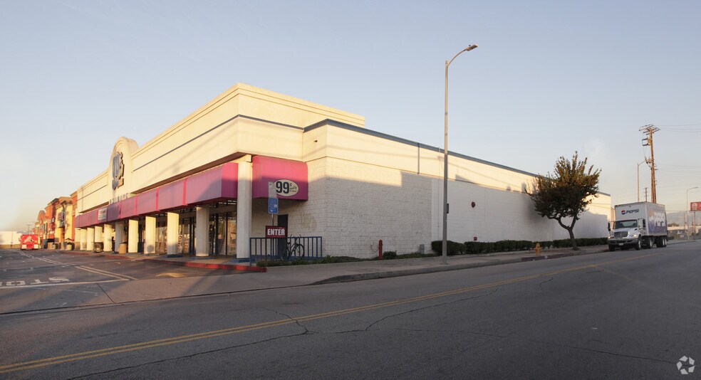12711-12755 Sherman Way, North Hollywood, CA à louer - Photo principale – Image 1 sur 7