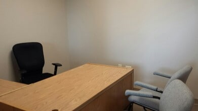 3560-3562 Bridgeport Way, University Place, WA à louer Photo intérieure– Image 2 sur 5