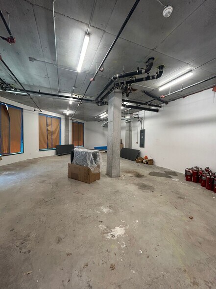 555 Broadway, Brooklyn, NY à louer - Photo de l’immeuble – Image 3 sur 10