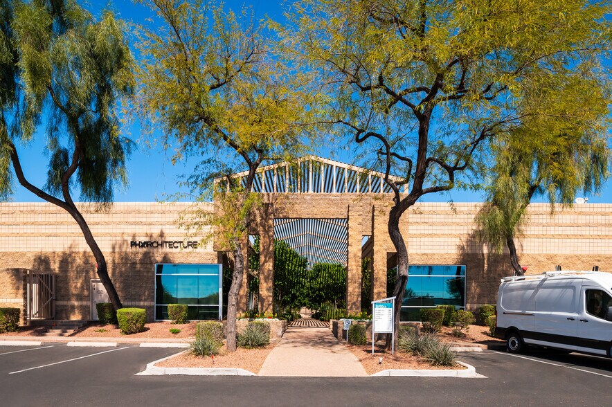 15880 N Greenway-Hayden Loop, Scottsdale, AZ à louer - Photo de l’immeuble – Image 2 sur 19