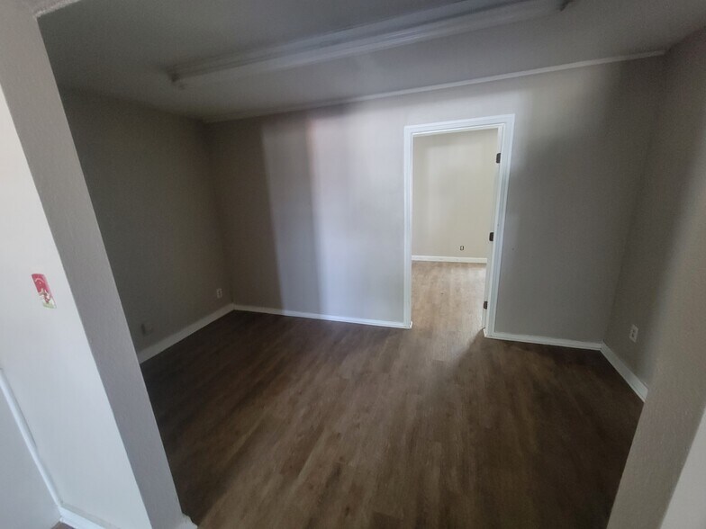 106 E North Ave, Lampasas, TX à vendre - Photo de l’immeuble – Image 2 sur 5