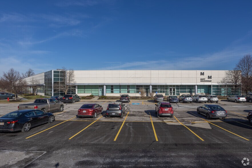 18013 Cleveland Pkwy Dr, Cleveland, OH à louer - Photo principale – Image 1 sur 3