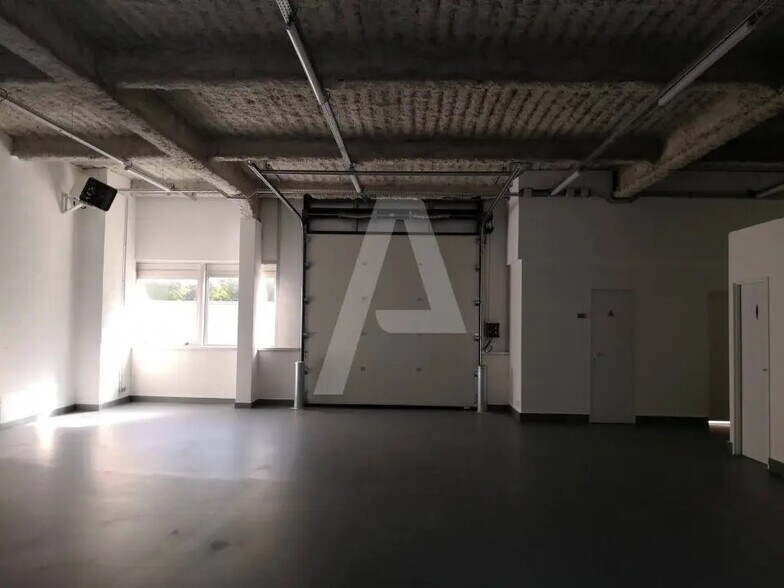 Local d’activités dans Les Ulis à louer - Photo de l’immeuble – Image 2 sur 7