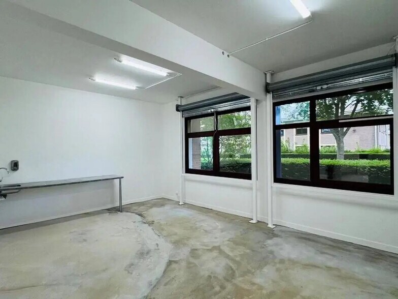 Local d’activités dans Voisins-le-Bretonneux à louer - Photo de l’immeuble – Image 3 sur 12